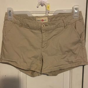 Size 7 juniors khaki shorts